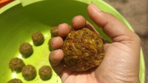 Thalippu Vadagam | Handmade Chinna Vengaya Vadagam |  Seasoning Balls | Ships Worldwide — Hommix 300g